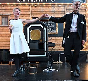Monsieur und die Dame am Klavier