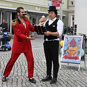 Elias Elastisch und The Charming Jay